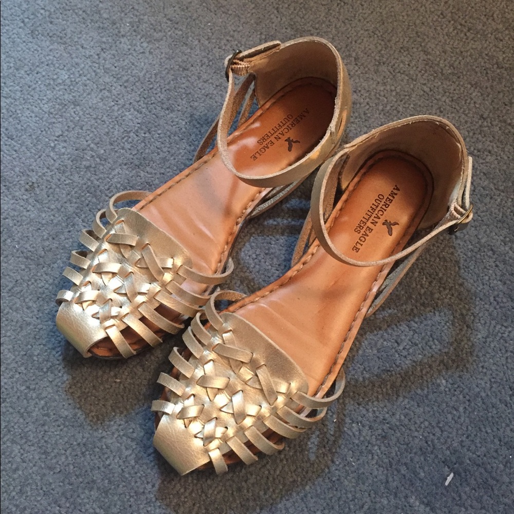 American Eagle women sandals size US 8 gold